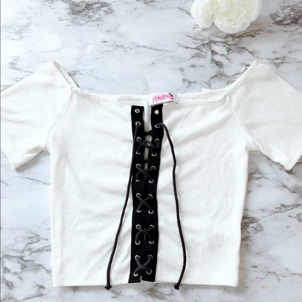 Lace up crop top 🖤